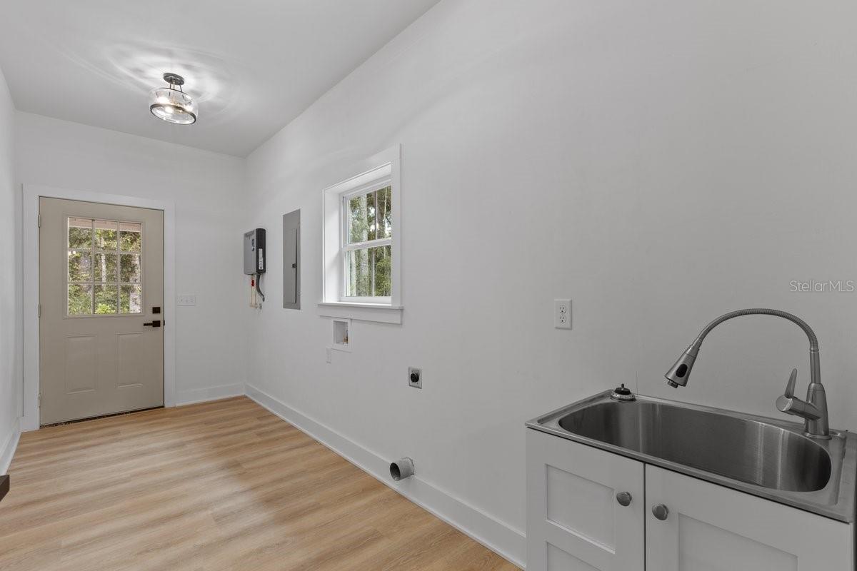 Image 23 of 33 For 17391 81 Terrace