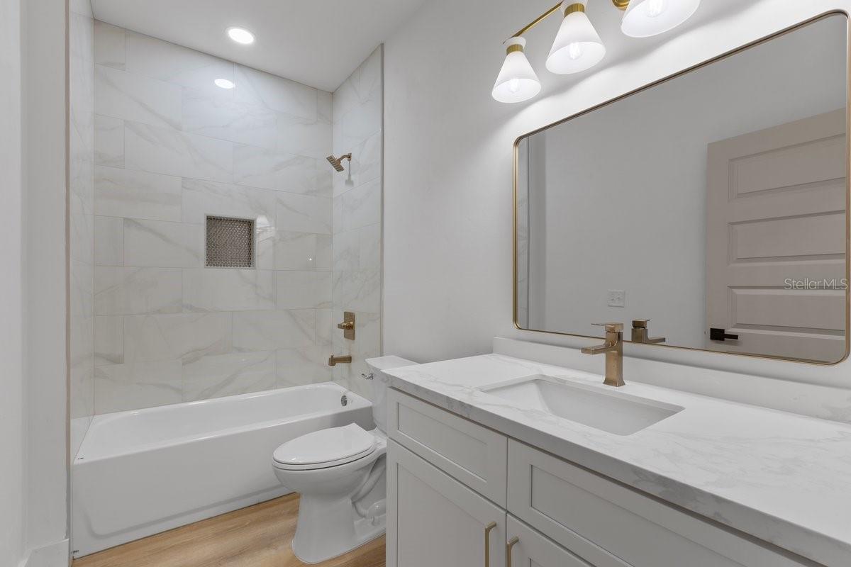 Image 25 of 33 For 17391 81 Terrace