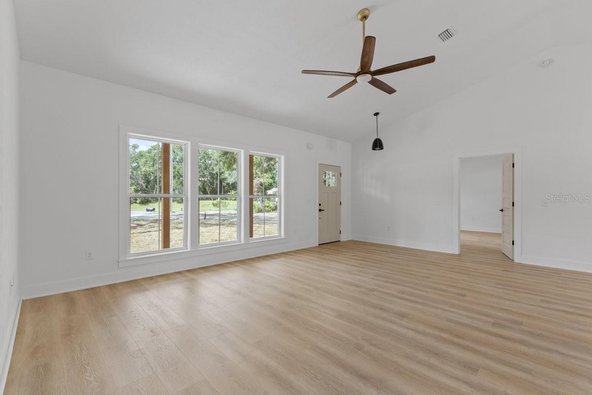 Image 7 of 33 For 17391 81 Terrace