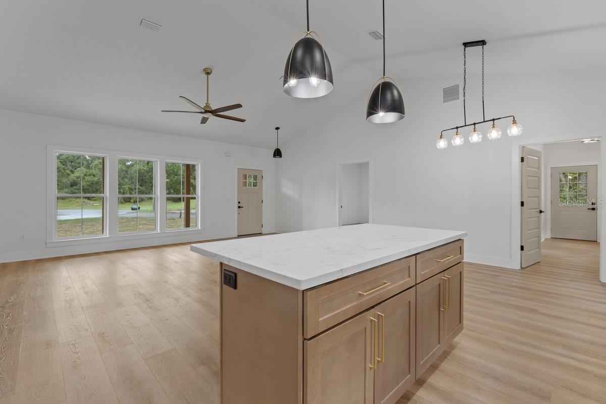 Image 9 of 33 For 17391 81 Terrace