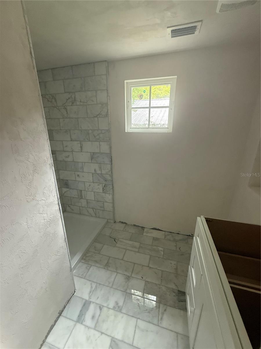 Image 11 of 12 For 813 6th Avenue