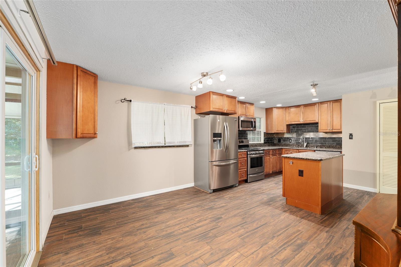Image 10 of 85 For 630 34th Street