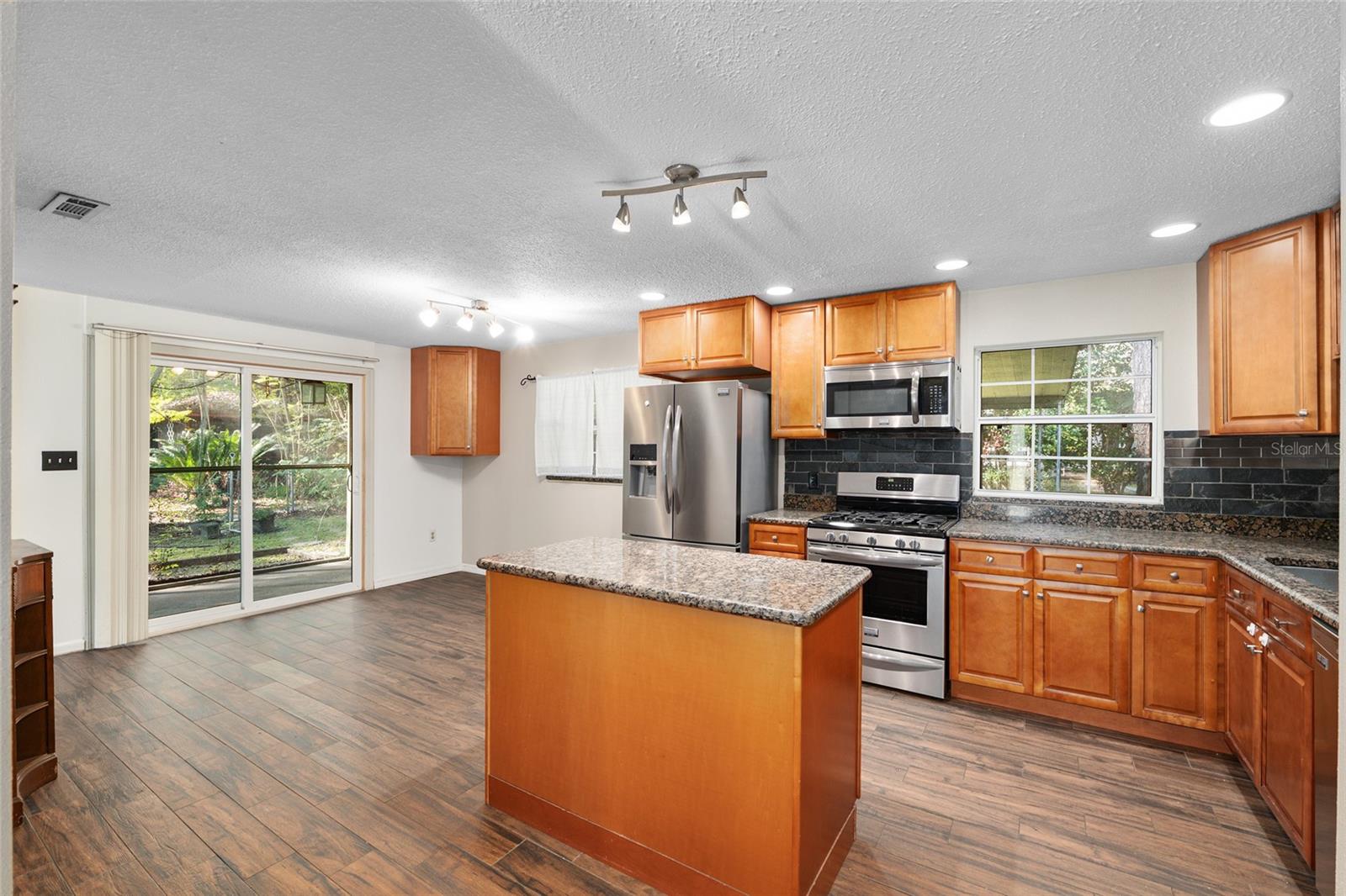 Image 14 of 85 For 630 34th Street