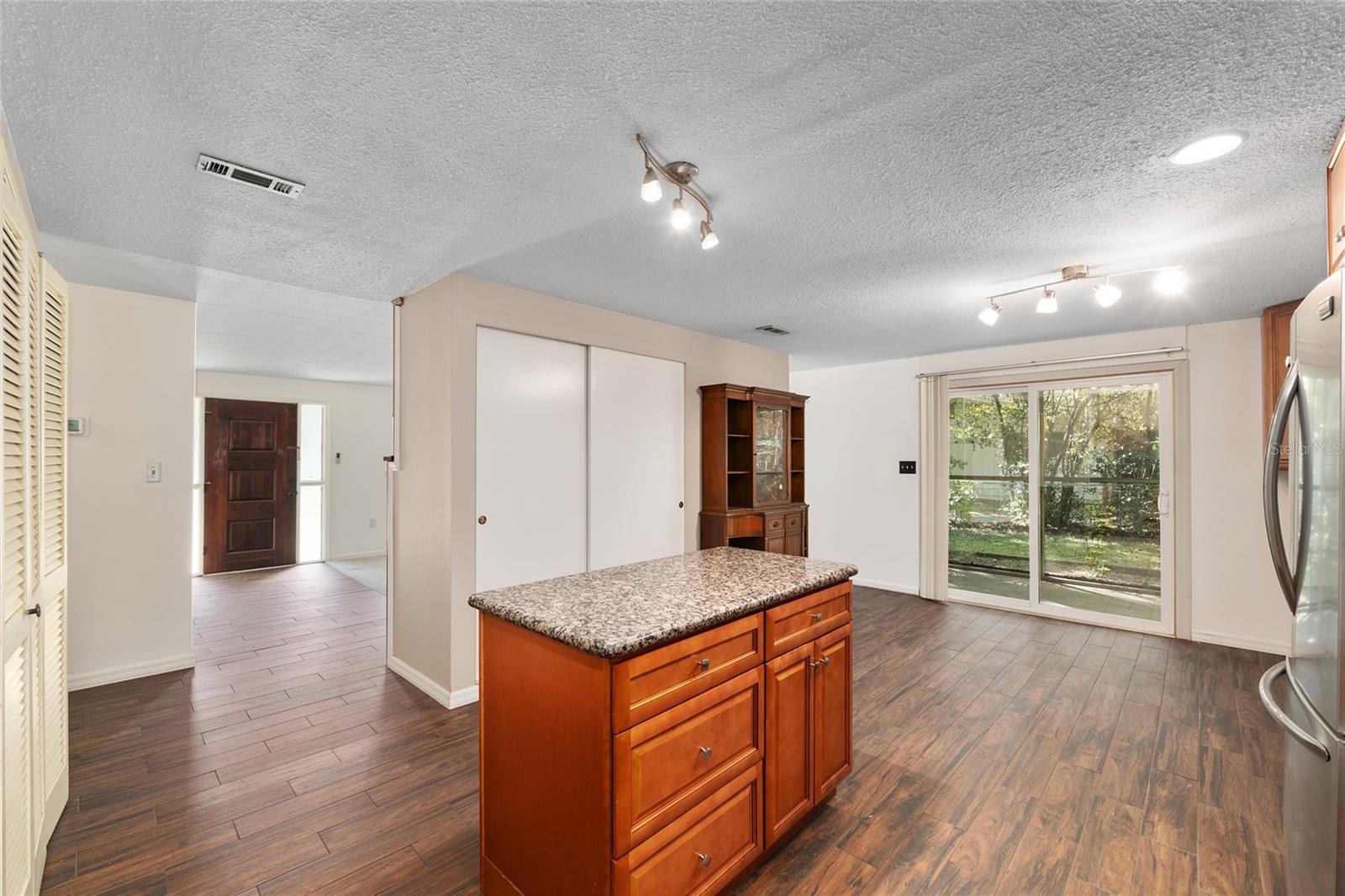 Image 16 of 85 For 630 34th Street