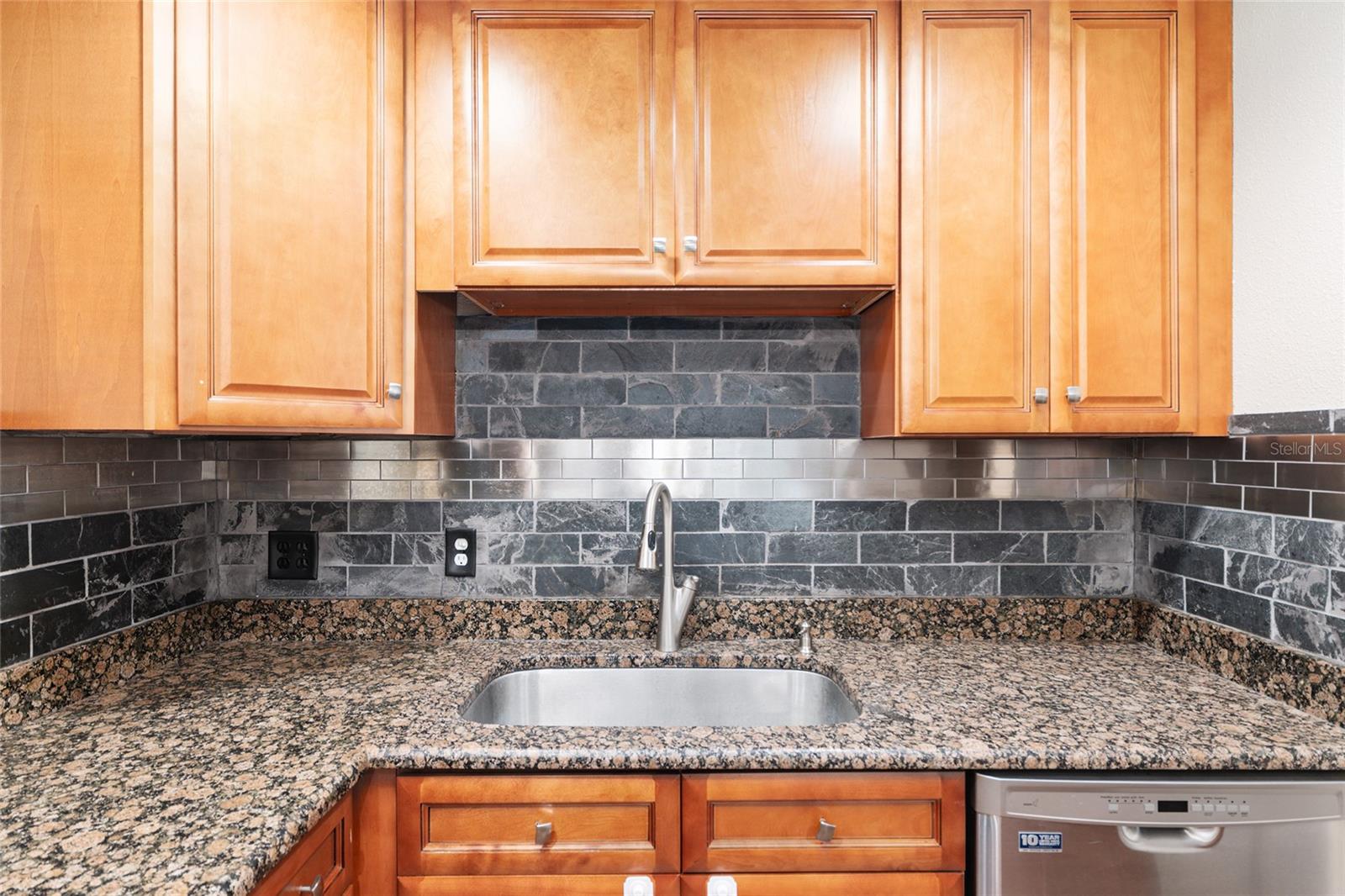 Image 18 of 85 For 630 34th Street