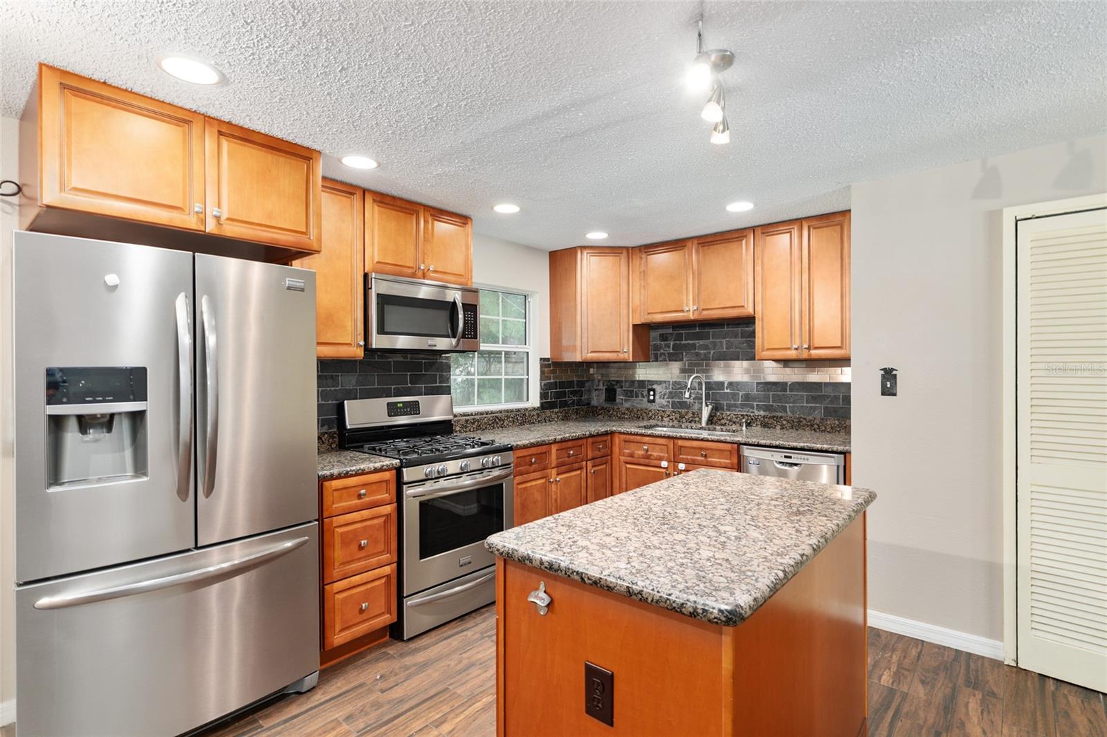 Image 4 of 85 For 630 34th Street