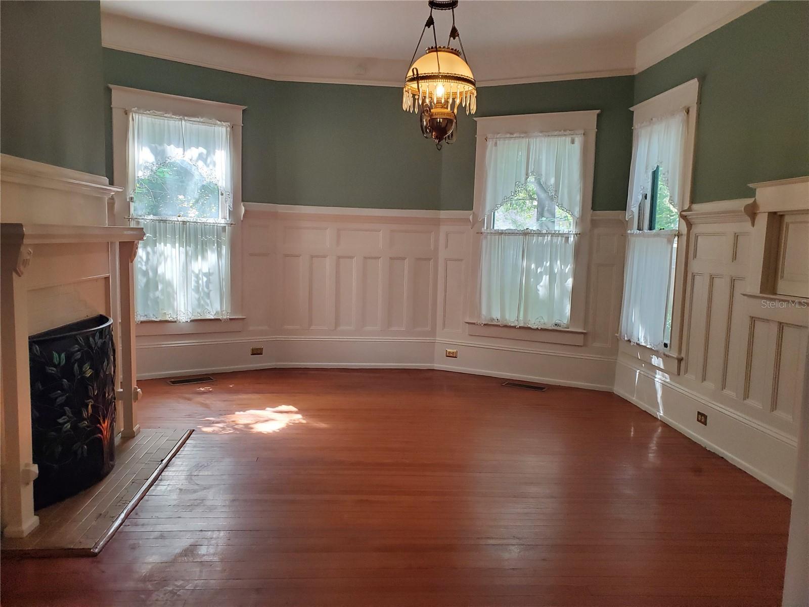 Image 17 of 57 For 516 4th Street