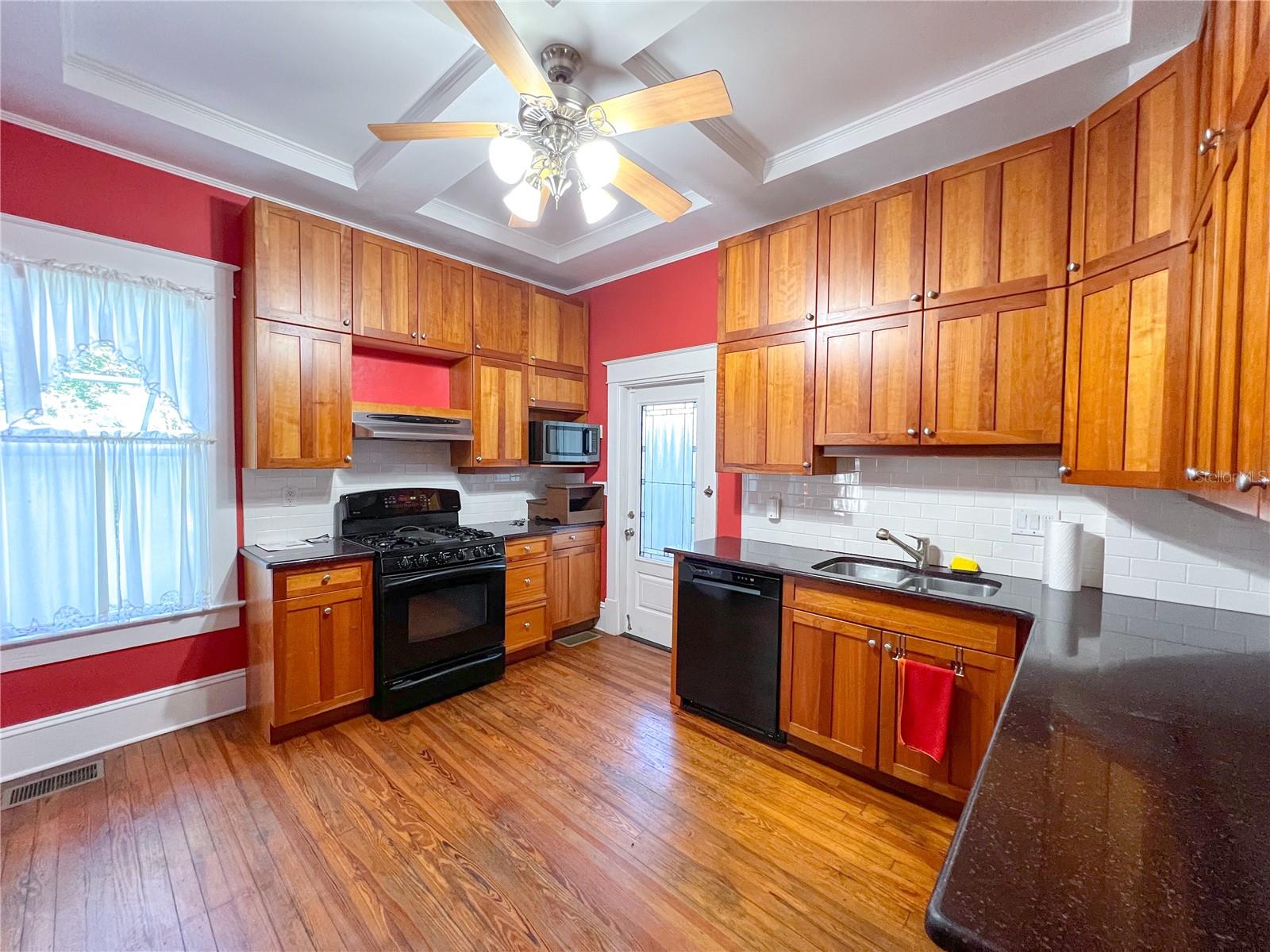 Image 23 of 57 For 516 4th Street