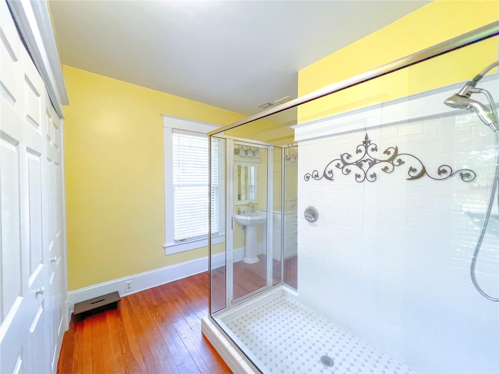 Image 33 of 57 For 516 4th Street