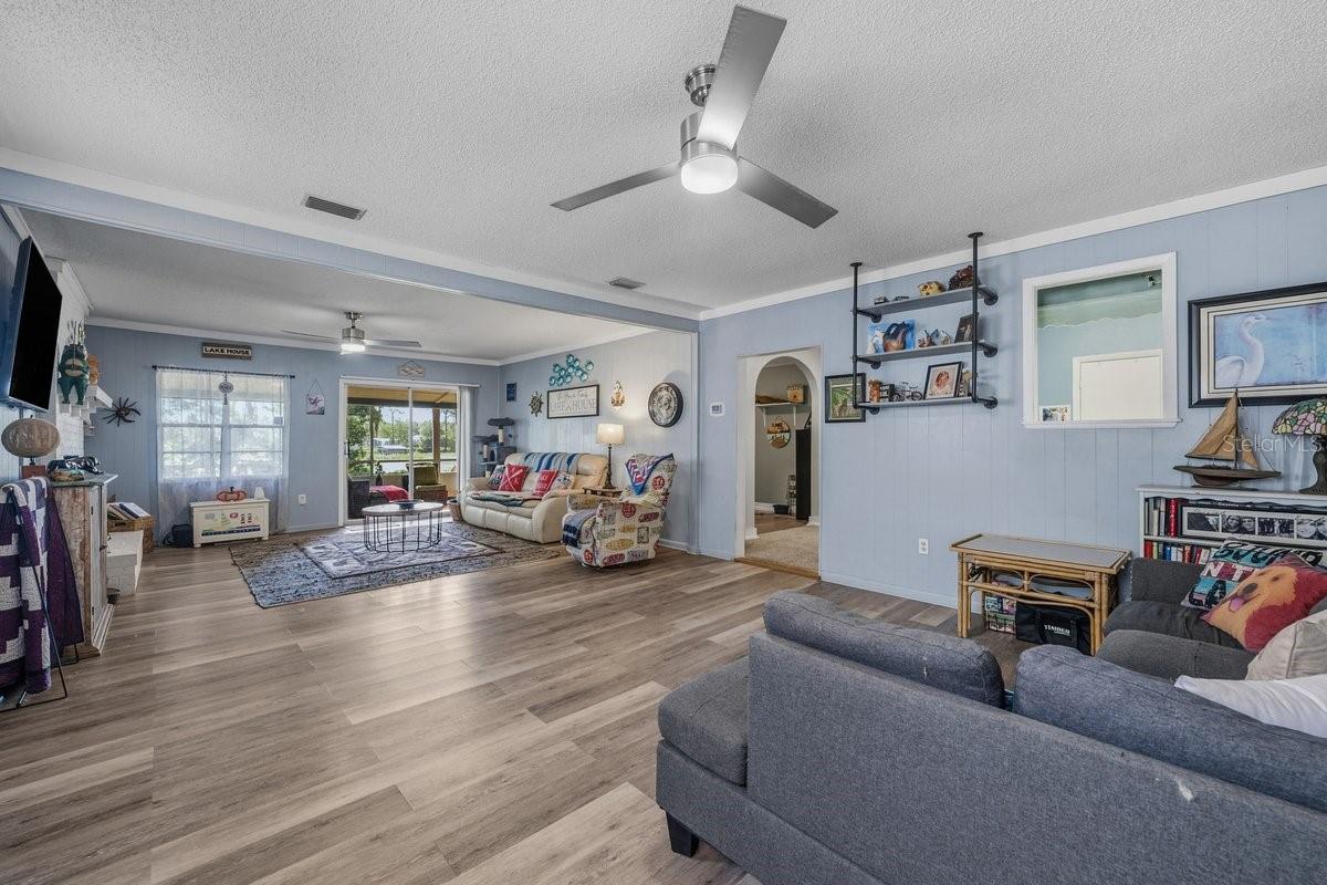 Image 11 of 41 For 832 Lake Shore Terrace