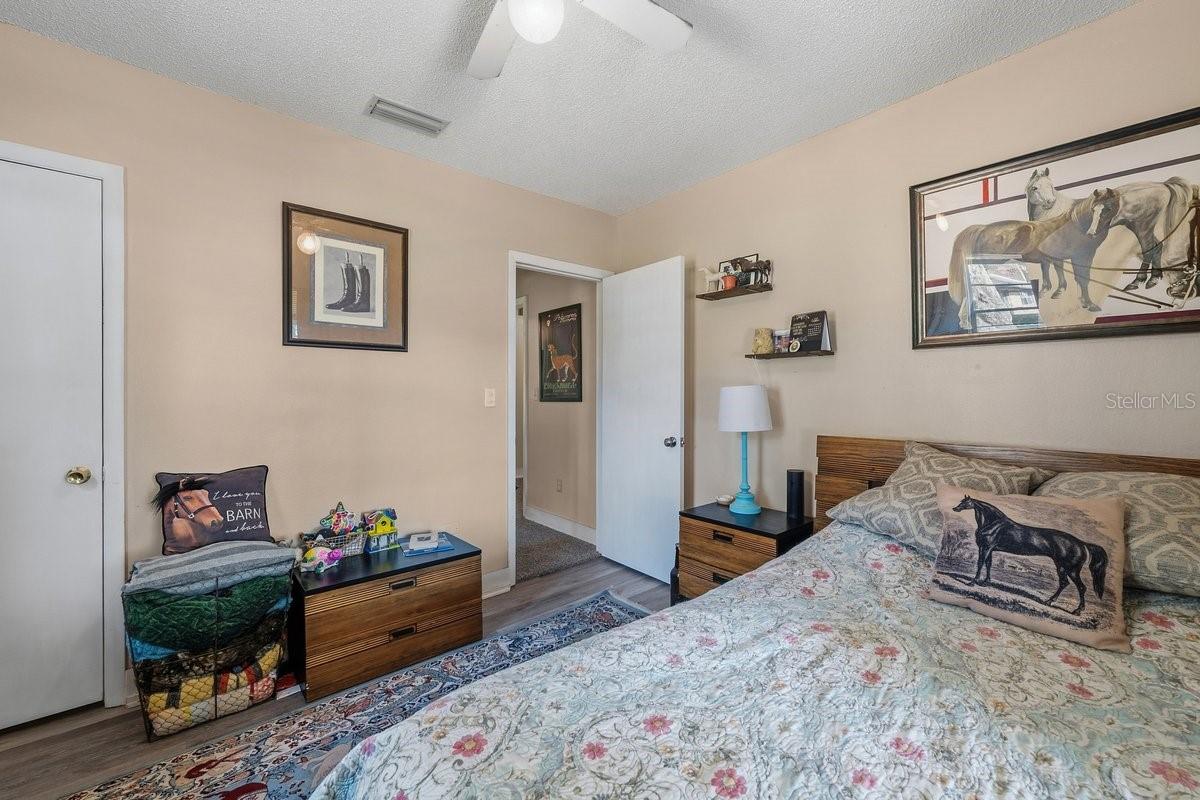 Image 18 of 41 For 832 Lake Shore Terrace