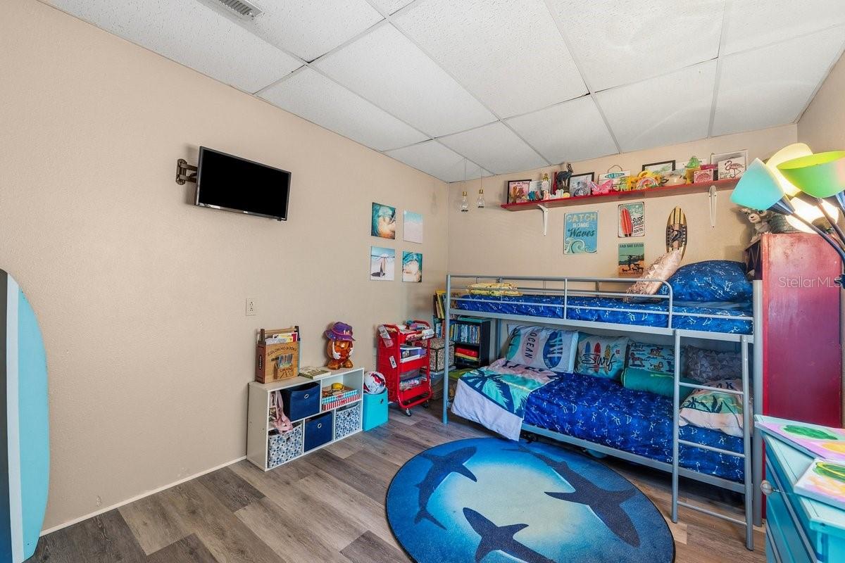 Image 19 of 41 For 832 Lake Shore Terrace