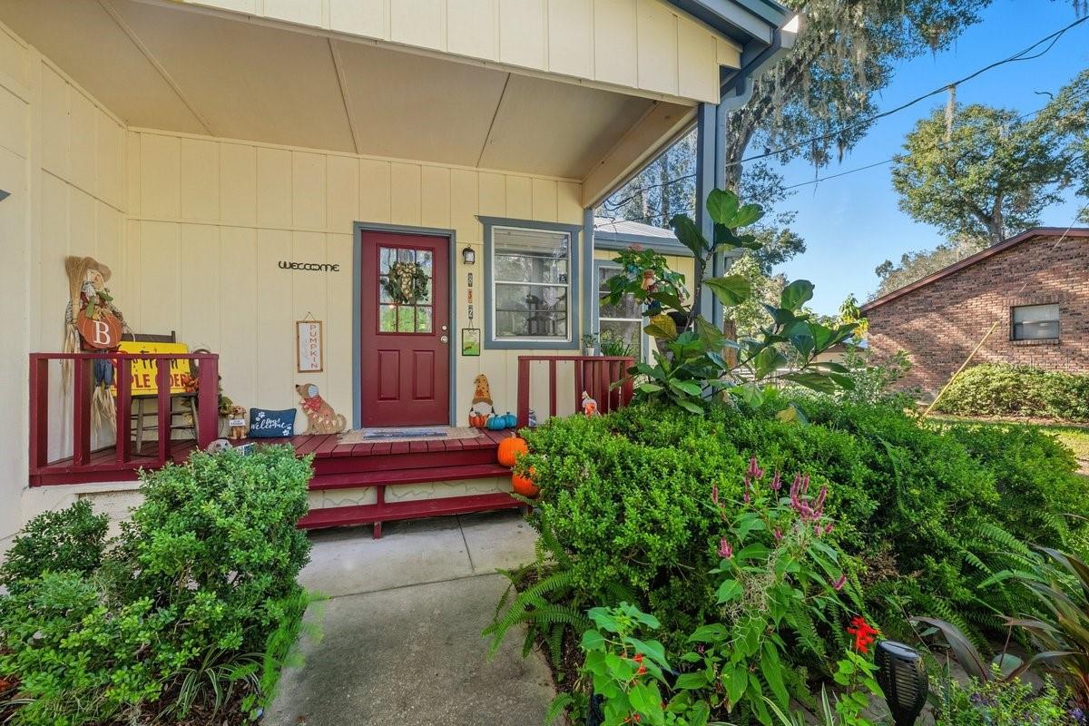 Image 4 of 41 For 832 Lake Shore Terrace