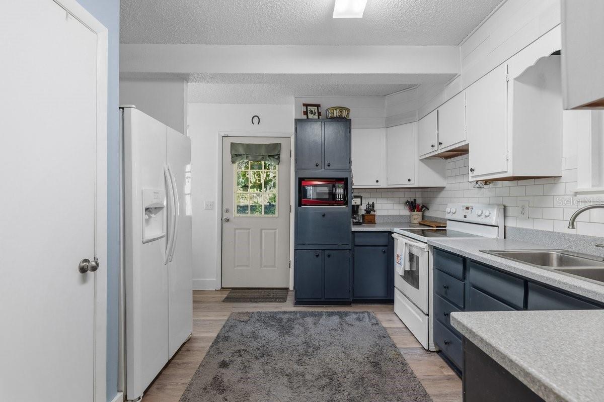 Image 5 of 41 For 832 Lake Shore Terrace