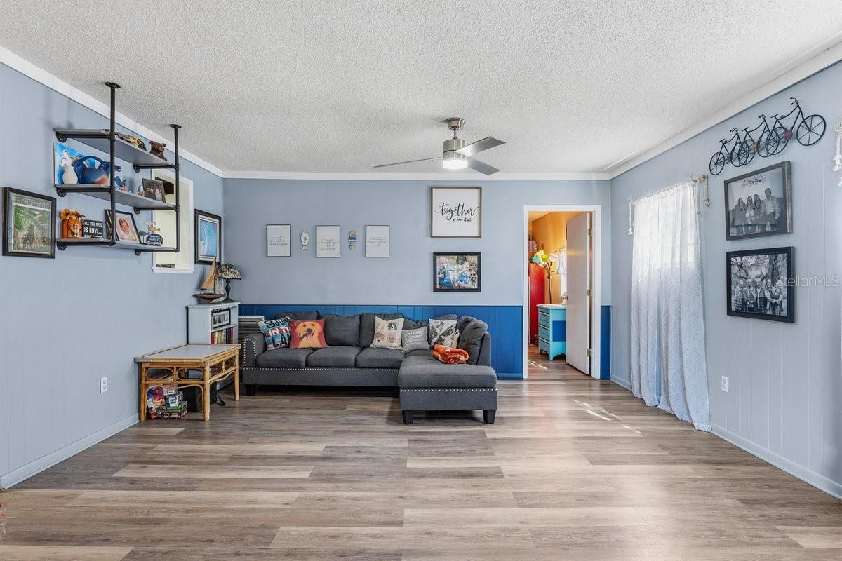 Image 9 of 41 For 832 Lake Shore Terrace