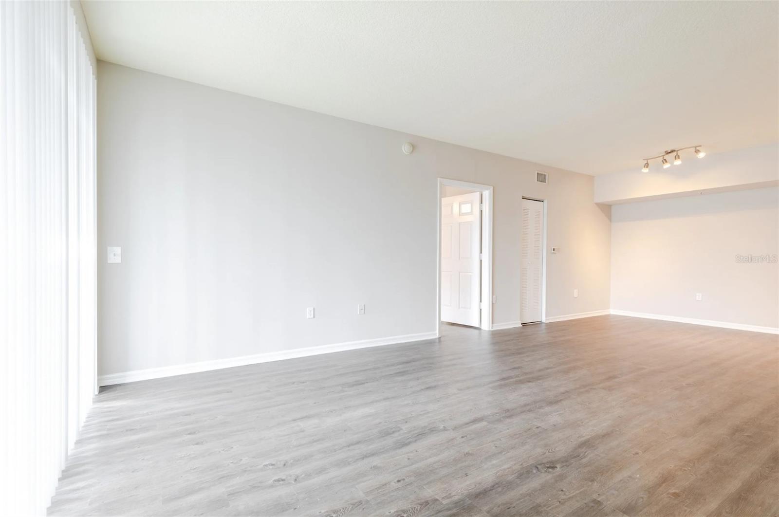 Image 20 of 47 For 1010 Fresco Way 1b-01-206