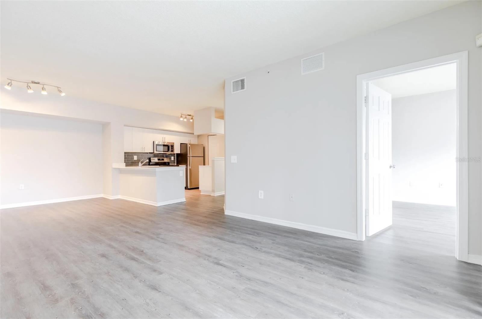 Image 23 of 47 For 1010 Fresco Way 1b-01-206