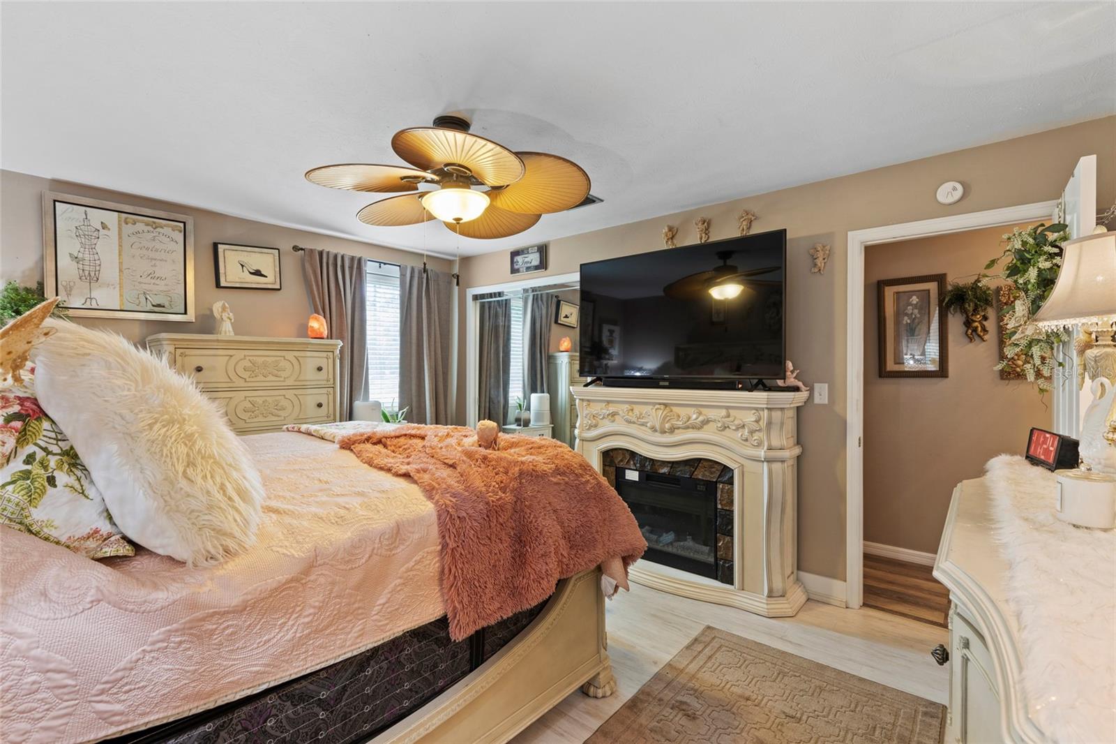 Image 21 of 58 For 259 Benz Way