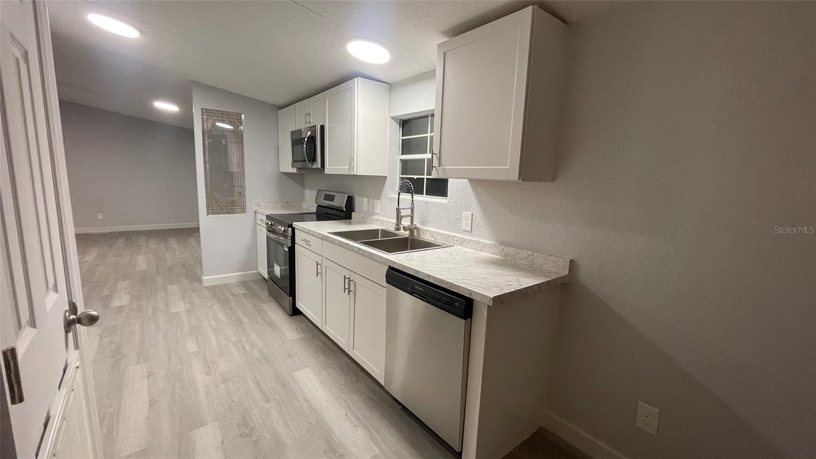 Image 10 of 32 For 7071 95th Street