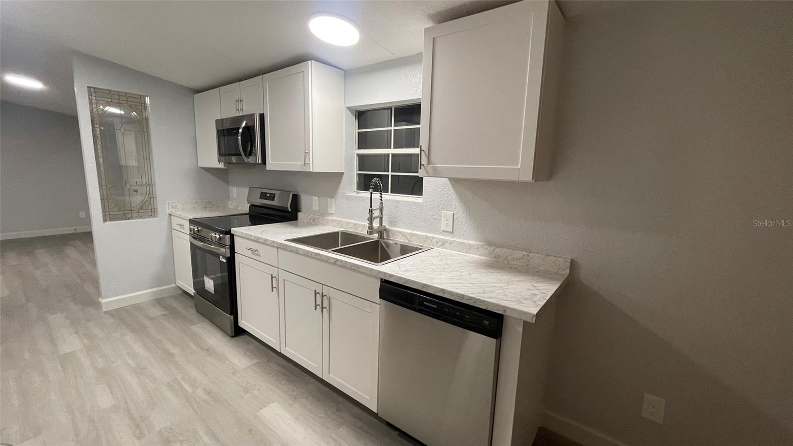 Image 11 of 32 For 7071 95th Street