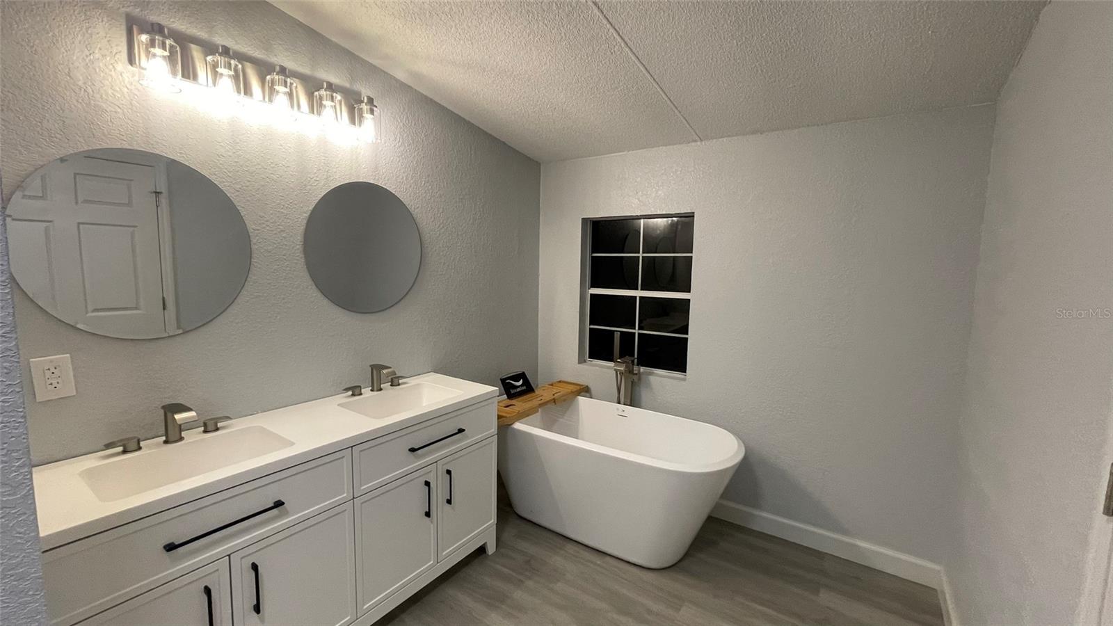 Image 17 of 32 For 7071 95th Street
