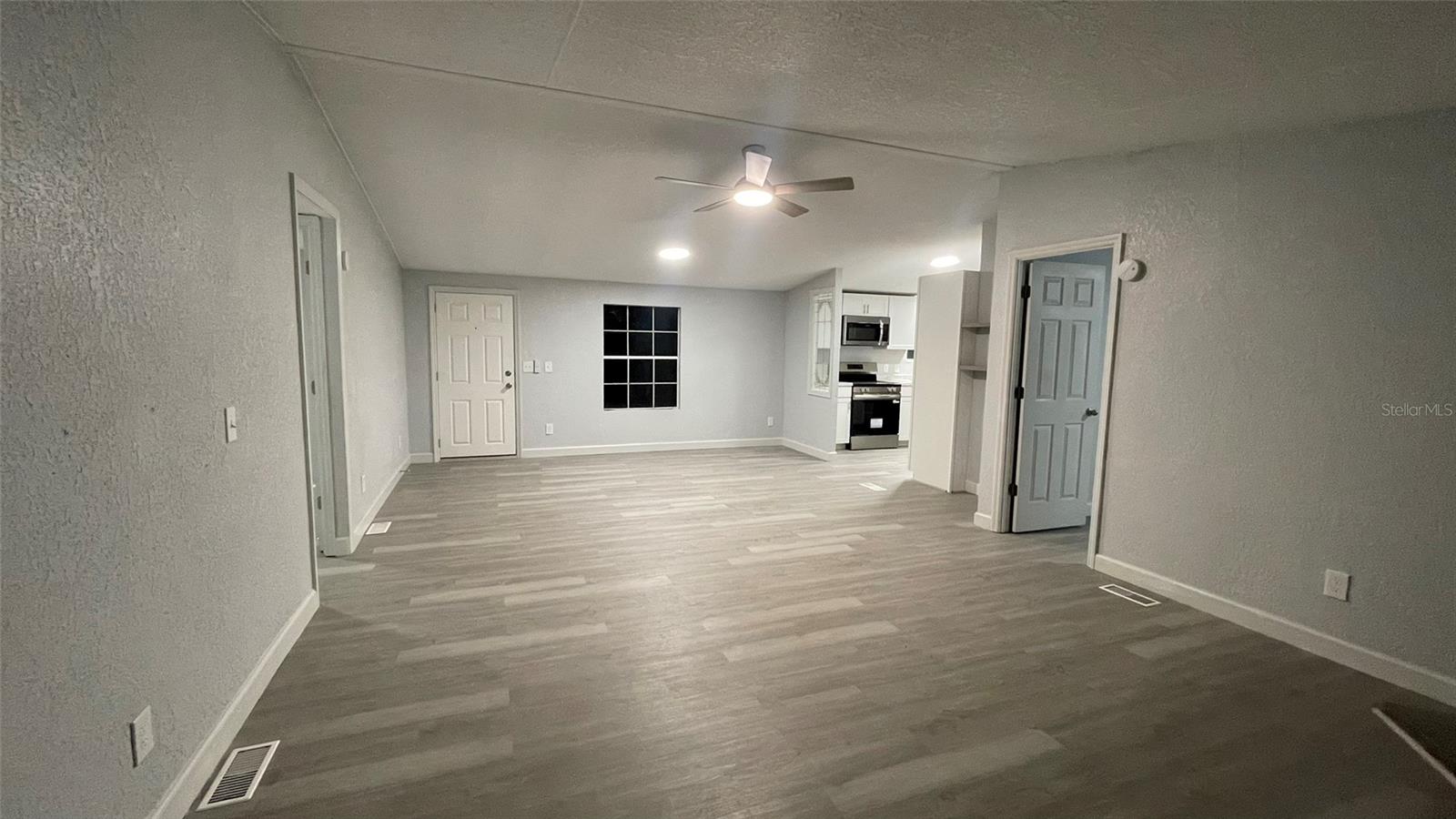 Image 4 of 32 For 7071 95th Street