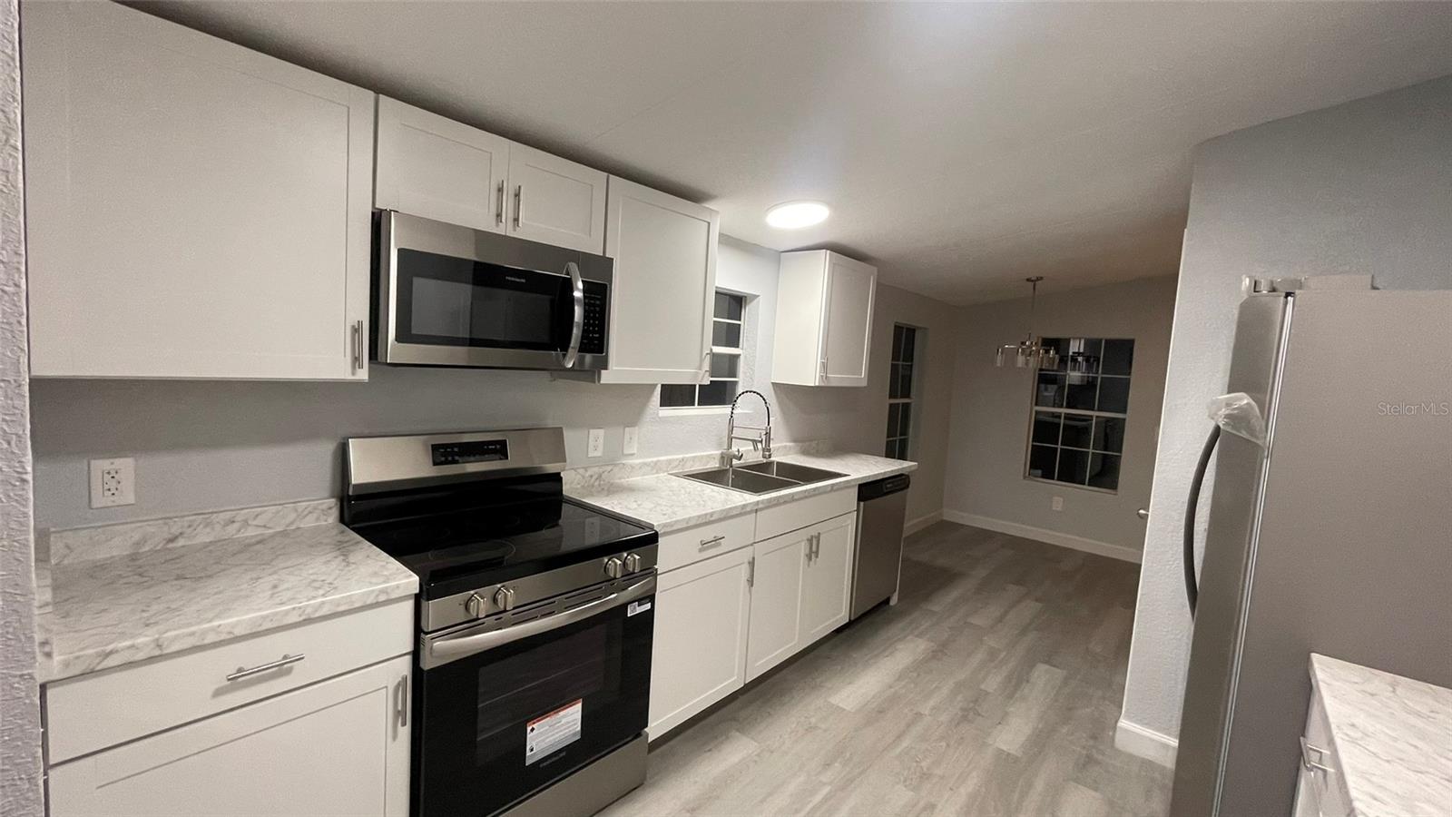 Image 6 of 32 For 7071 95th Street