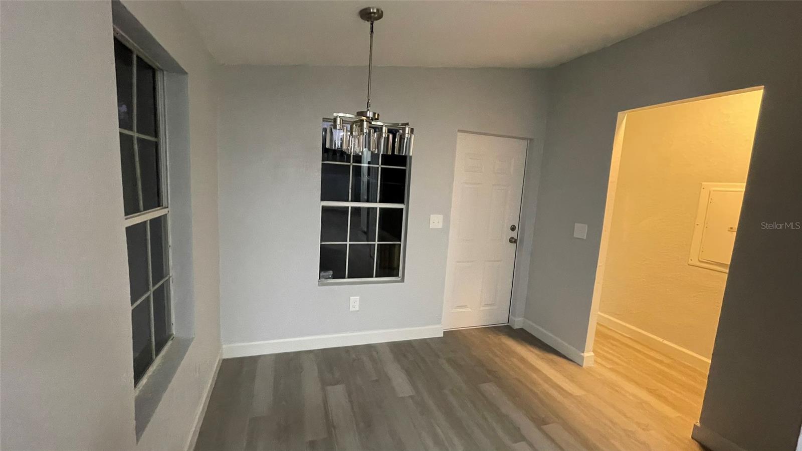 Image 7 of 32 For 7071 95th Street