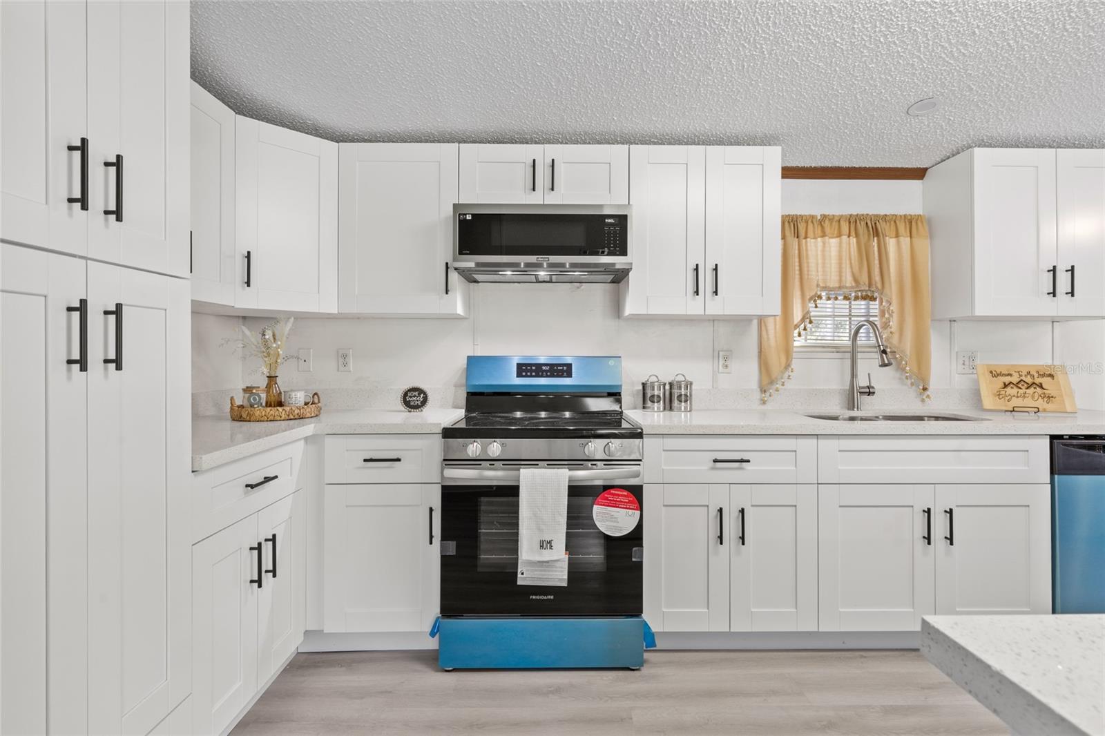 Image 11 of 39 For 8430 111th Street