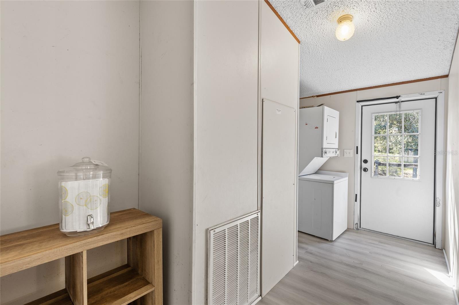 Image 13 of 39 For 8430 111th Street