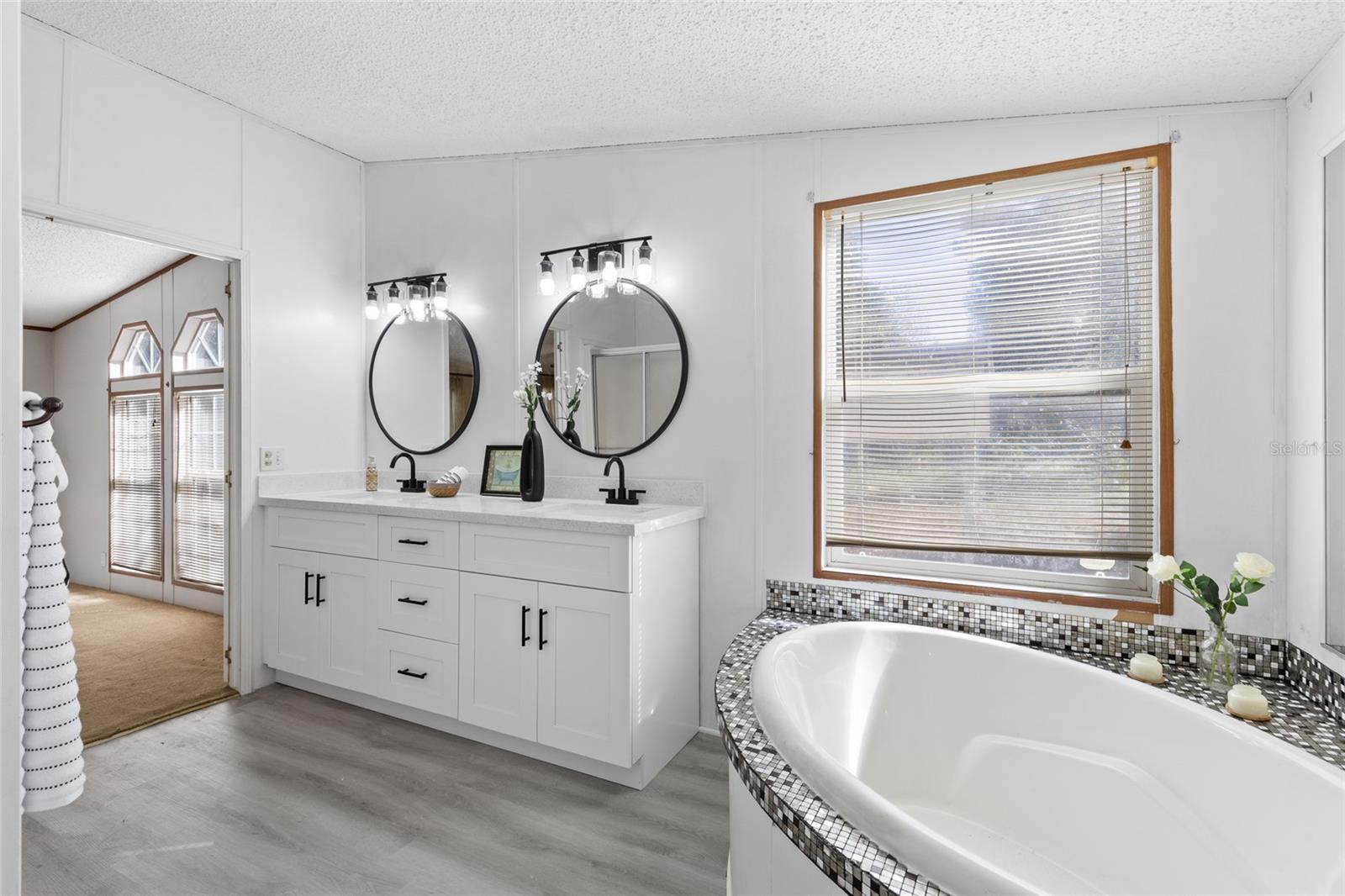 Image 17 of 39 For 8430 111th Street