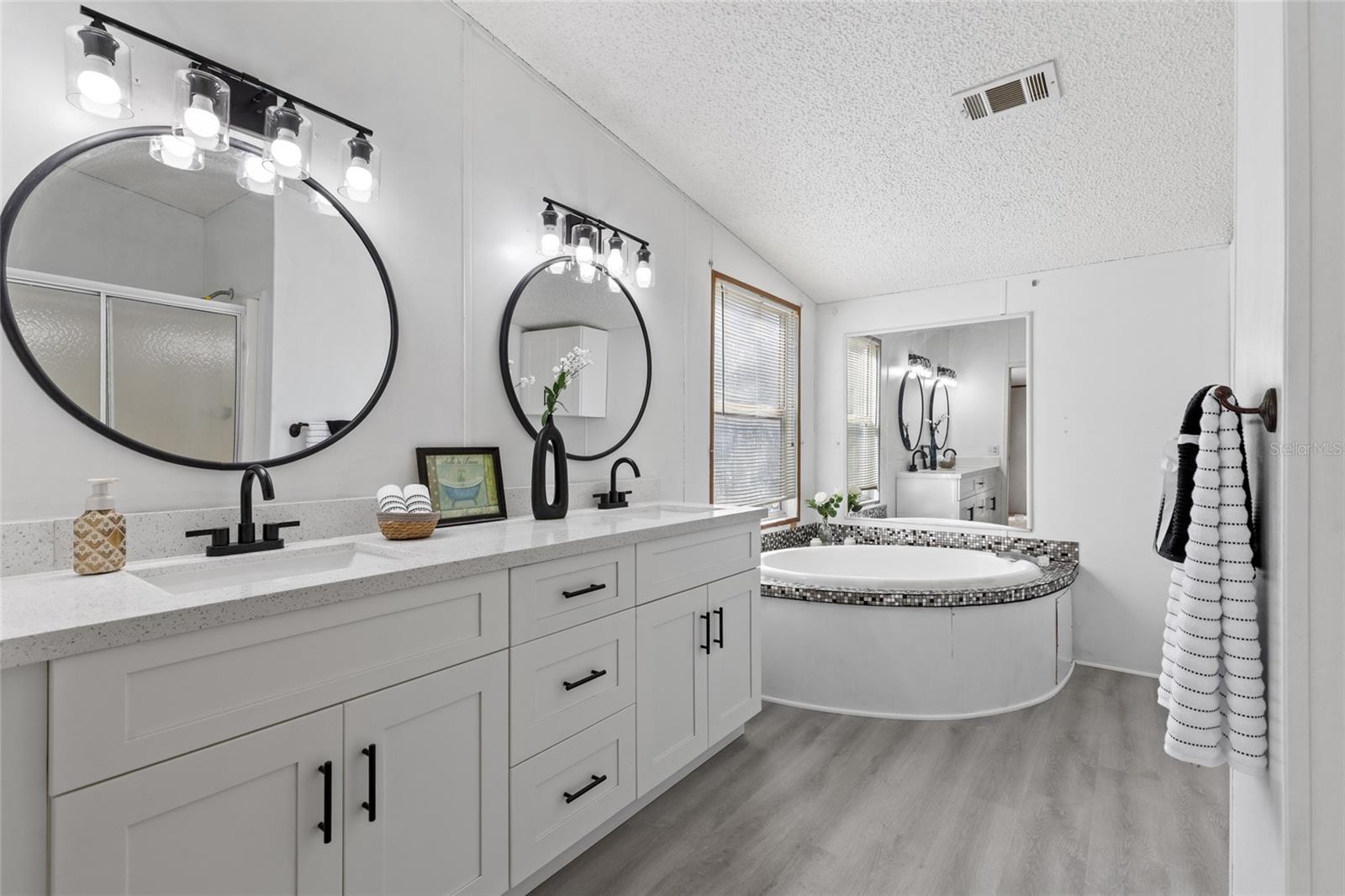 Image 18 of 39 For 8430 111th Street