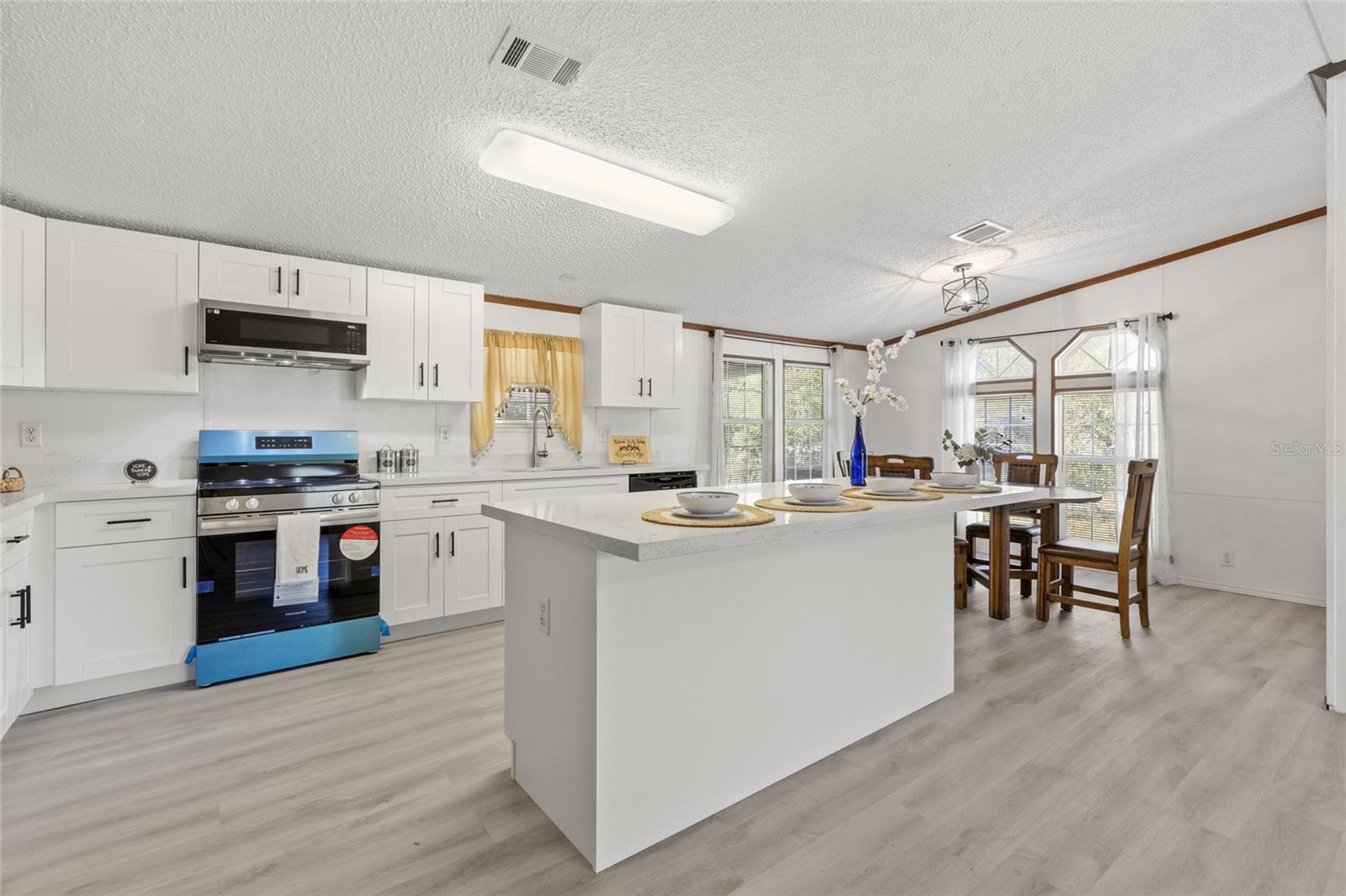 Image 8 of 39 For 8430 111th Street