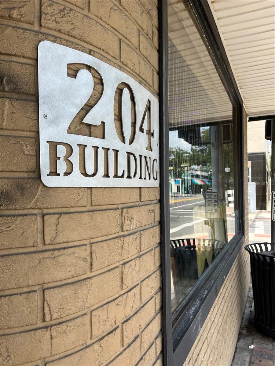 Image 2 of 5 For 204 University Avenue 8b