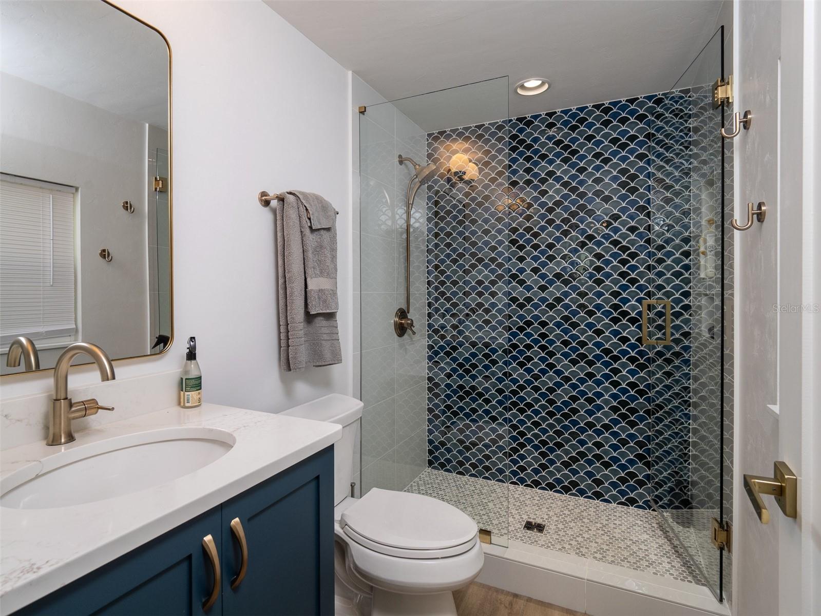 Listing photo id 9 for 2261 24th Avenue A