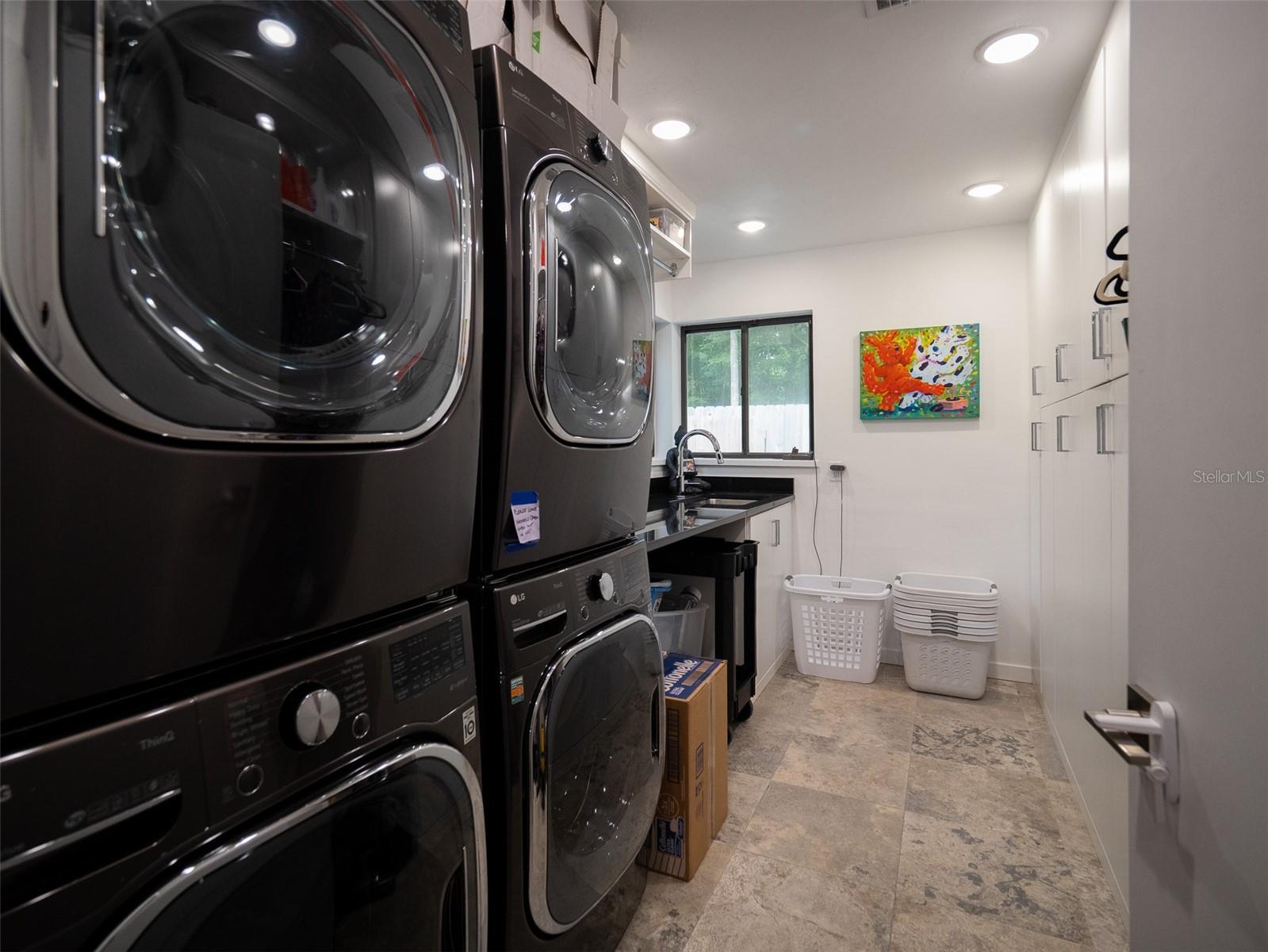 Listing photo id 22 for 2261 24th Avenue A