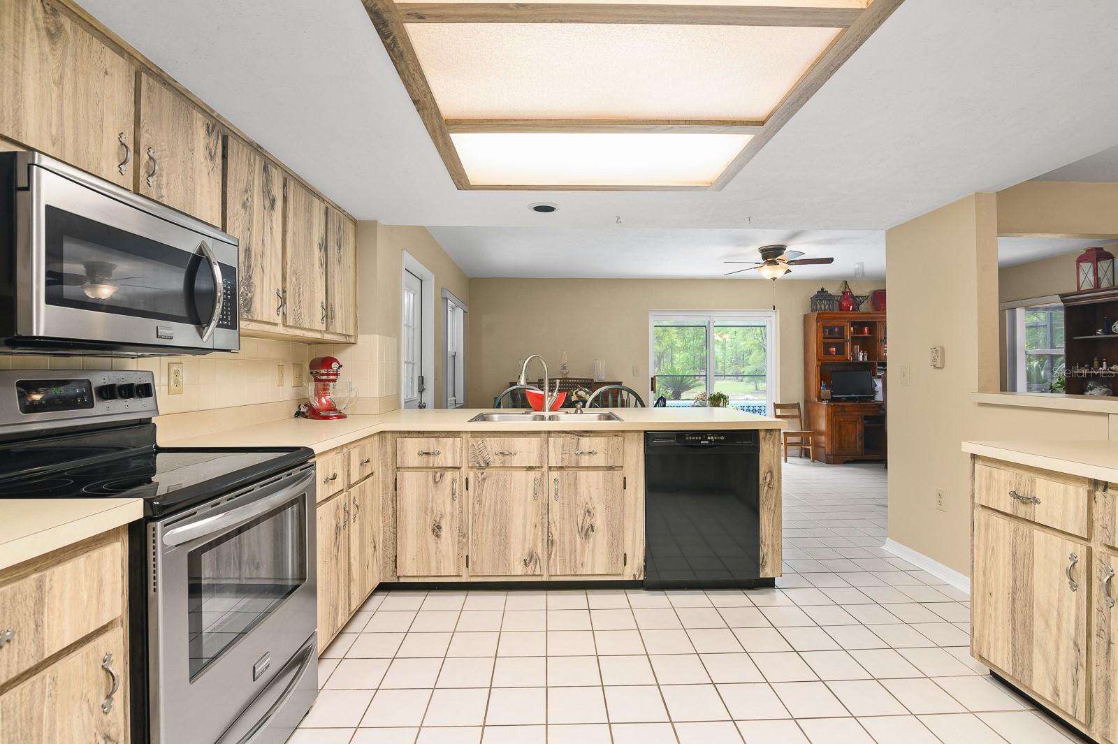 Image 18 of 47 For 23719 142nd Avenue