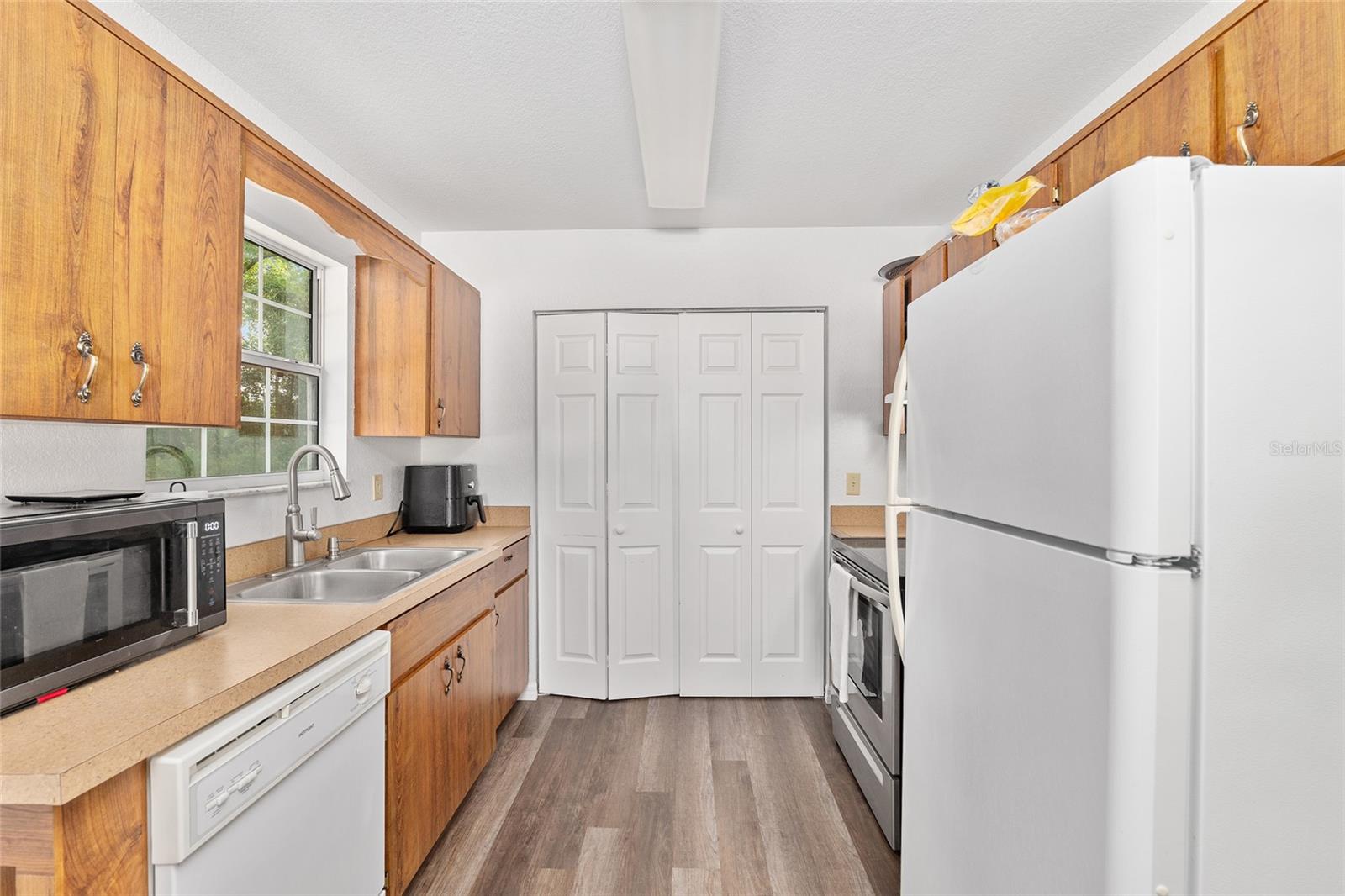 Image 12 of 30 For 1233 4th Avenue