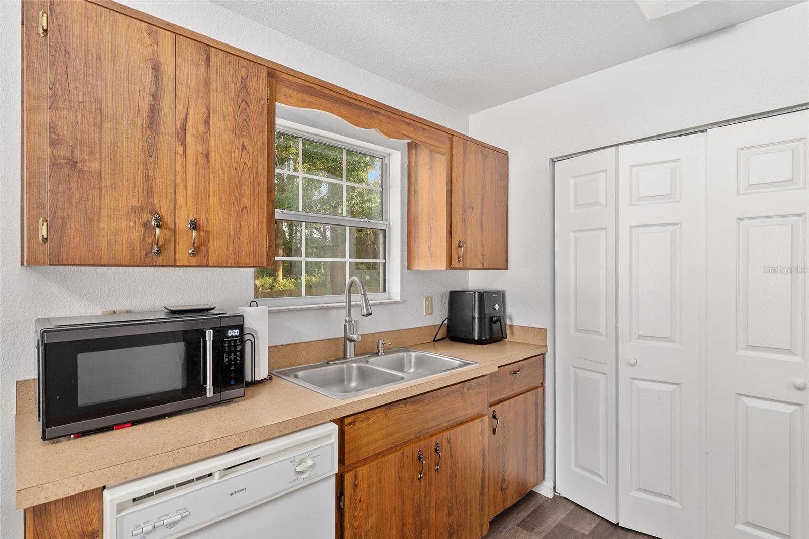 Image 16 of 30 For 1233 4th Avenue