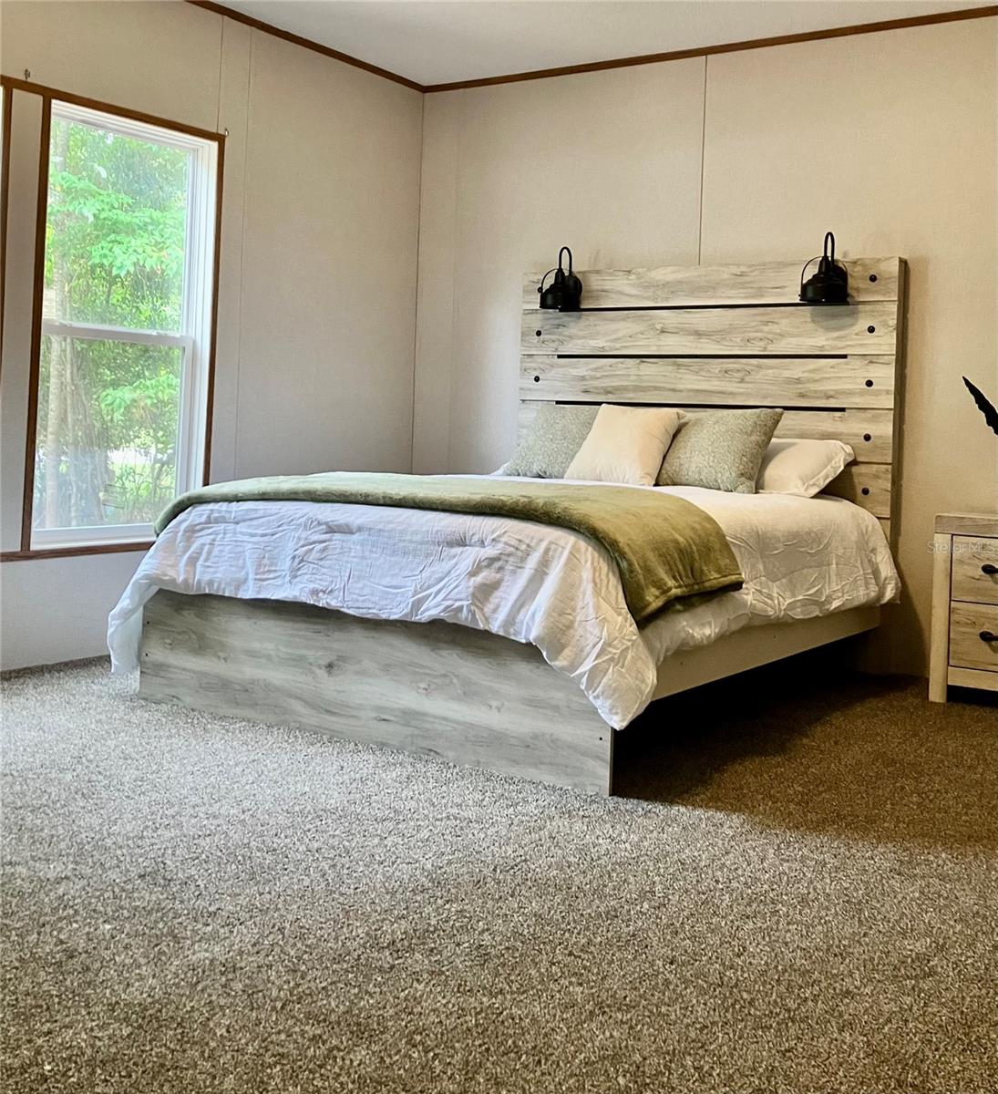 Image 8 of 11 For 16598 80th Avenue