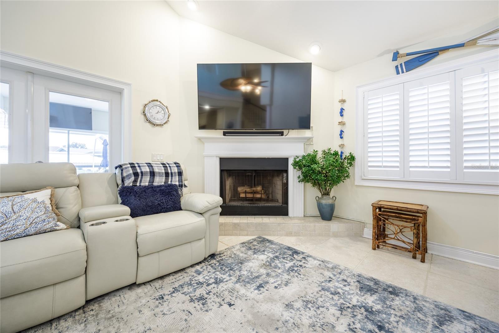 Image 20 of 68 For 14 Cedarwood Ct