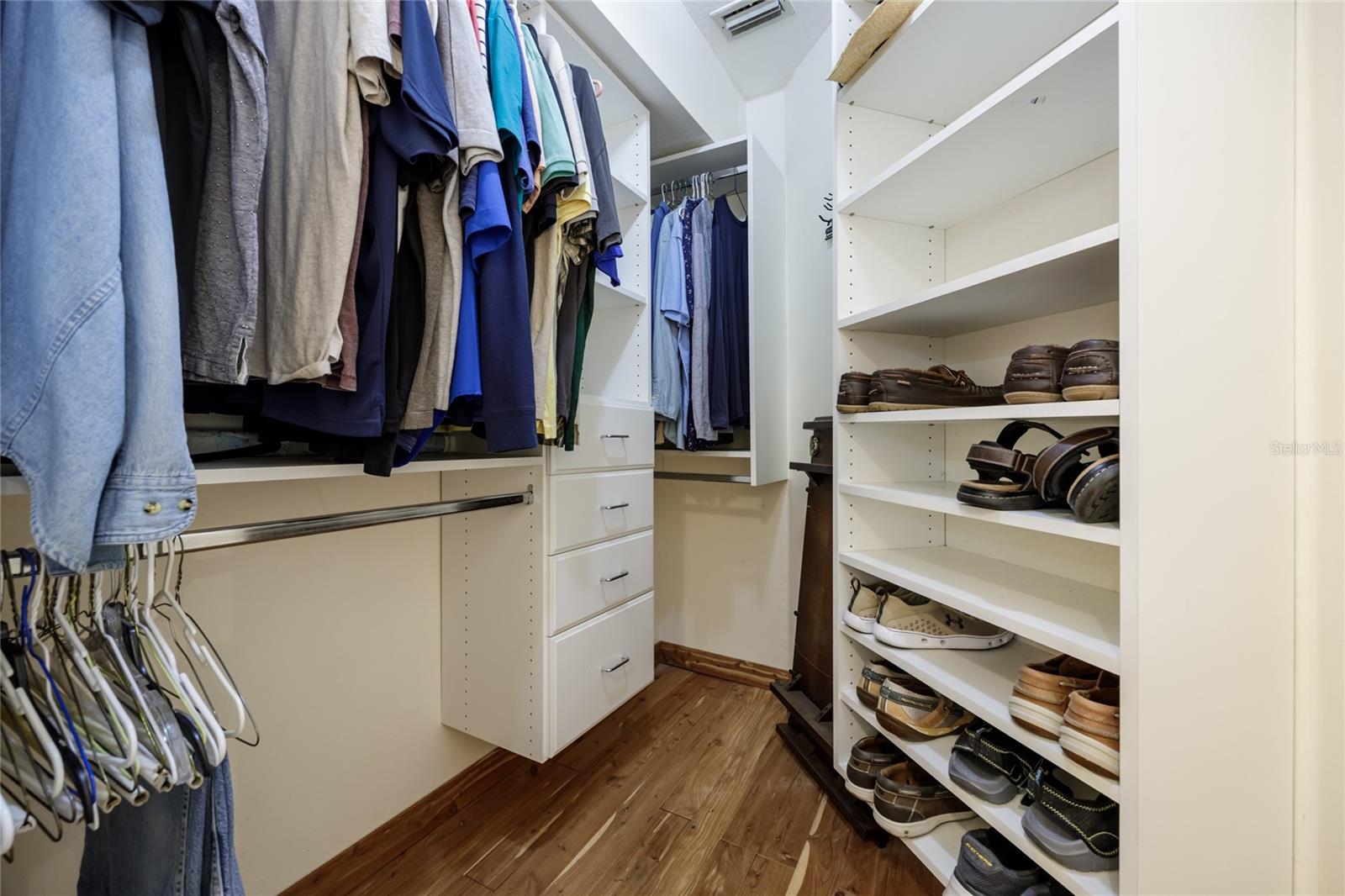 Image 30 of 68 For 14 Cedarwood Ct