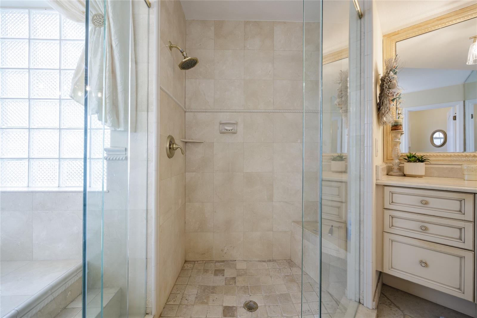 Image 33 of 68 For 14 Cedarwood Ct