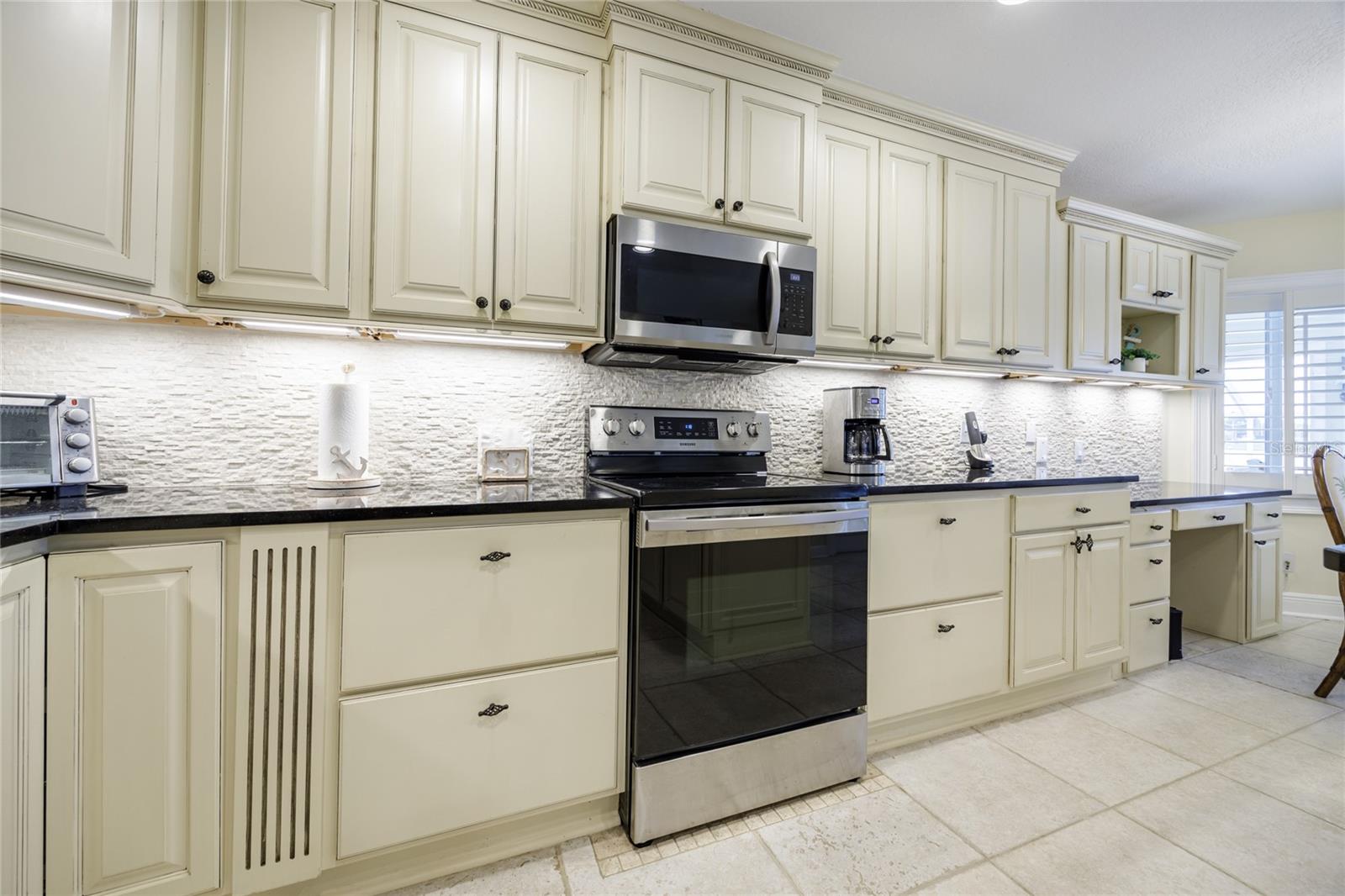 Image 6 of 68 For 14 Cedarwood Ct