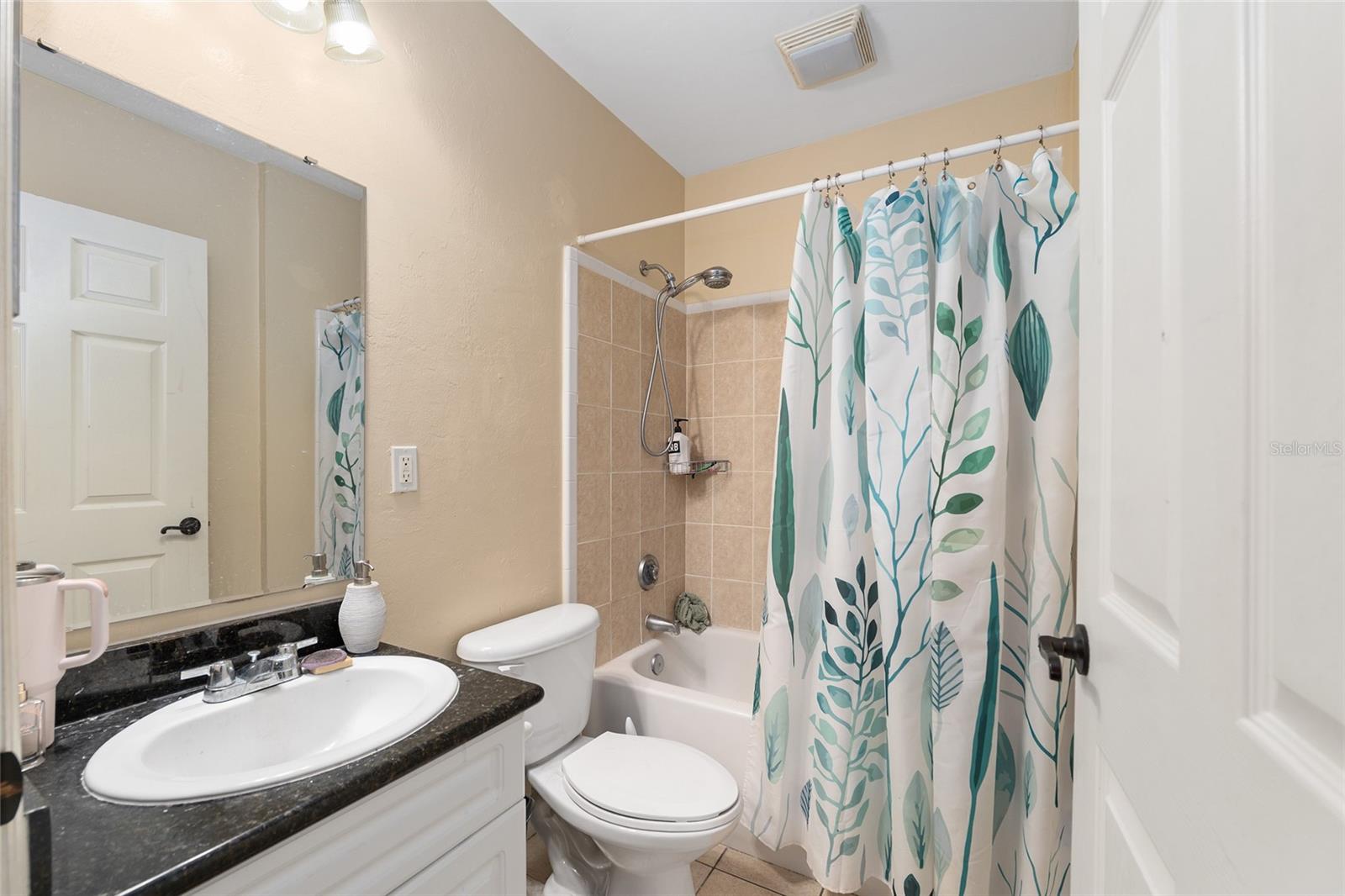 Image 23 of 38 For 1418 3rd Avenue 303