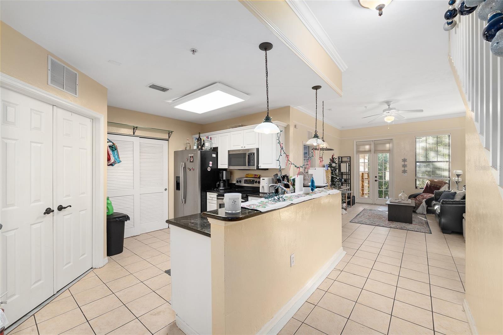 Image 6 of 38 For 1418 3rd Avenue 303