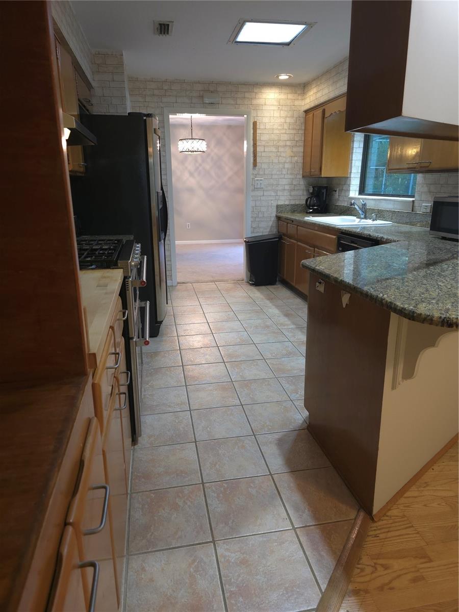 Image 10 of 70 For 6706 18 Avenue