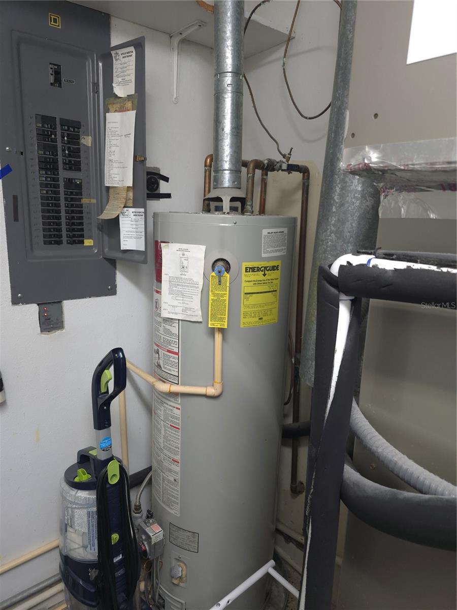 Image 12 of 70 For 6706 18 Avenue