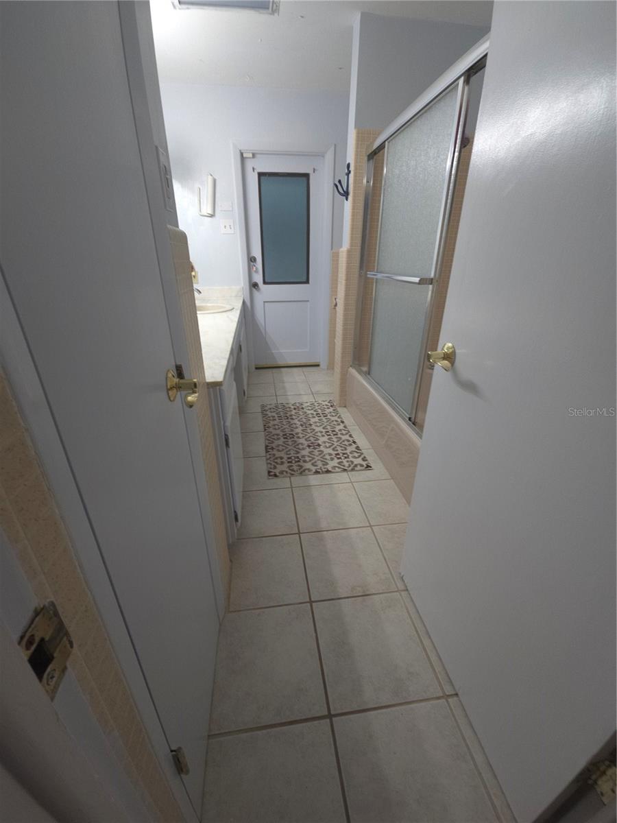 Image 15 of 70 For 6706 18 Avenue