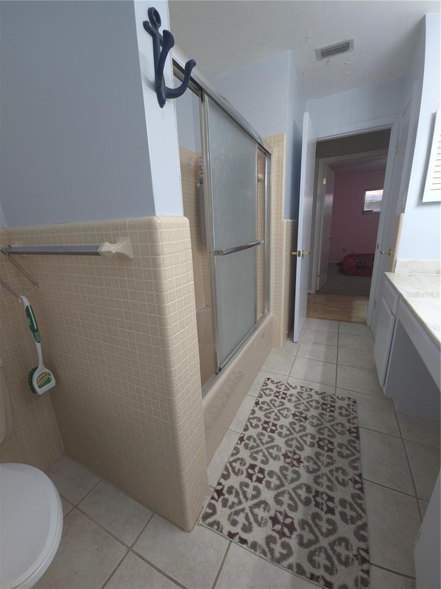 Image 16 of 70 For 6706 18 Avenue